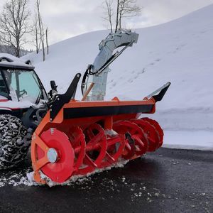 悬挂式吹雪机 1