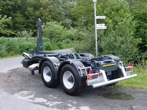 随车吊拖车