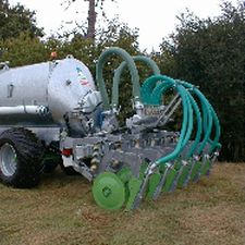 悬挂式液体肥料撒播车