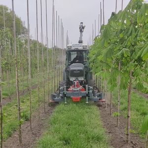 机械除草机