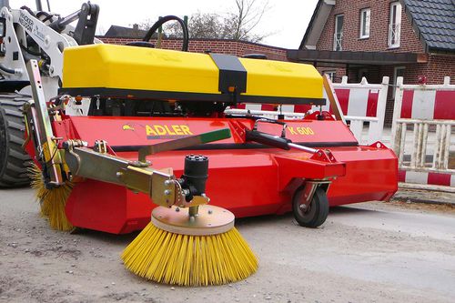 拖拉机悬挂扫地机 - K 600 - ADLER Arbeitsmaschinen GmbH & Co. KG - 道路 / 前端悬挂 / 后部装载式