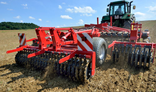 半悬挂式圆盘耙 - AGRI DISC - AGRI FARM Maschinenbau GesmbH - 3分区式 / 带滚筒 / 三点悬挂