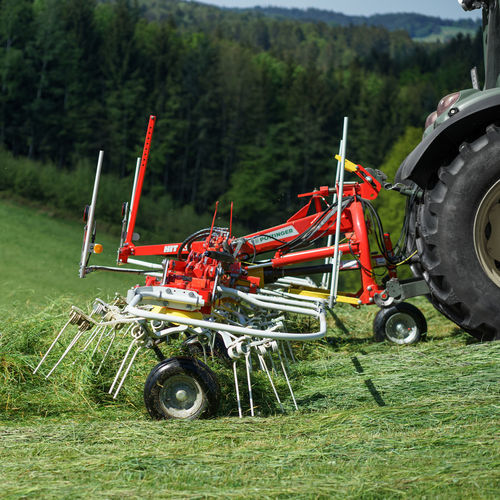 悬挂式翻晒机 - HIT series - PÖTTINGER Landtechnik GmbH - 带测距轮