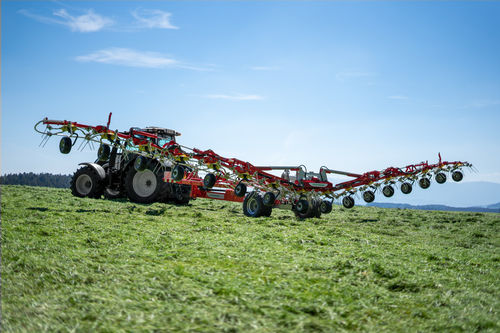 牵引式翻晒机 - HIT series - PÖTTINGER Landtechnik GmbH - 折叠