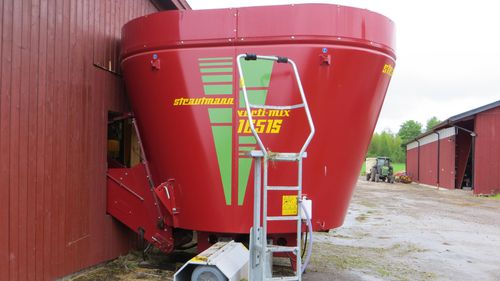 立式螺杆搅拌机 - Verti-Mix S - B. Strautmann & Söhne GmbH u. Co. KG - 牵引式 / 侧边卸载 / 双螺杆