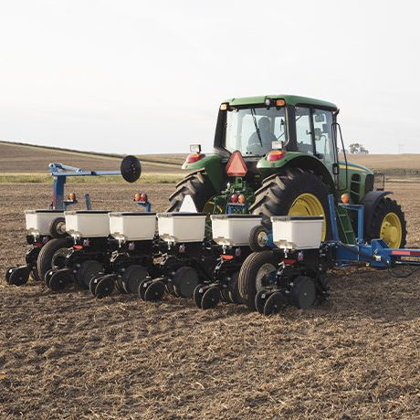气动精密播种机 - 3115 - Kinze Manufacturing, Inc. - 6行 / 8行 / 拖拉机悬挂