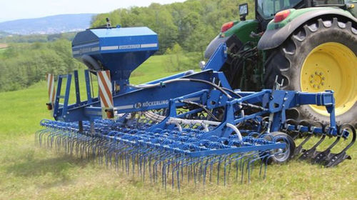 齿式耙 - Grasmaster series - Köckerling GmbH & Co. KG - 折叠 / 带有播种机 / 除草