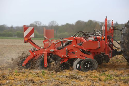 悬挂式液体肥料撒播车 - KUHN Striger - Kotte Landtechnik GmbH & Co. KG - 齿式 / 少耕法
