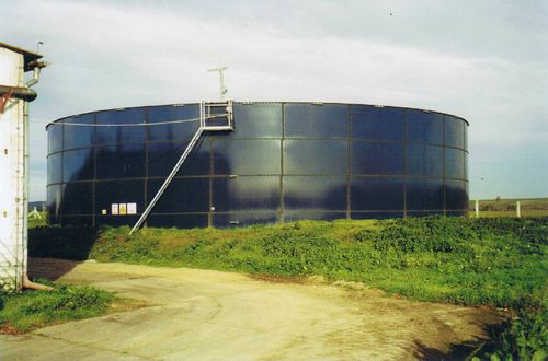 液体肥料罐 - Lothar Becker Agrartechnik GmbH - 混凝土 / 不锈钢 / 带有搅拌器