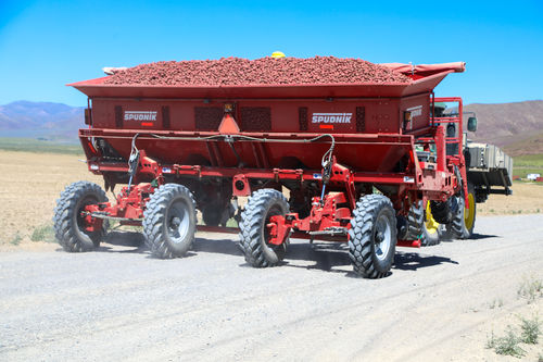 土豆栽植机 - 8069 - Spudnik Equipment Company LLC/斯巴德尼克设备 - 自动 / 牵引式