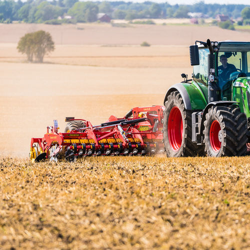 牵引式圆盘耙 - Carrier XL 425-725 - VÄDERSTAD GmbH - 2分区式 / 带滚筒 / 液压调节