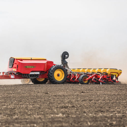 漏斗式精密播种机 - Tempo L 8-24 - VÄDERSTAD GmbH - 24行 / 牵引式 / 折叠