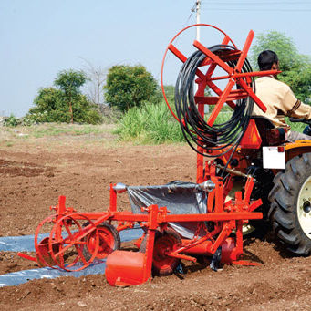 半自动地膜覆盖机 - VST Tillers Tractors Ltd.
