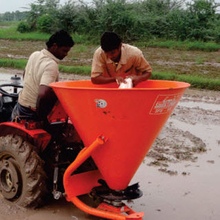 悬挂式施肥机 - S-500 - VST Tillers Tractors Ltd. - 固体 / 离心