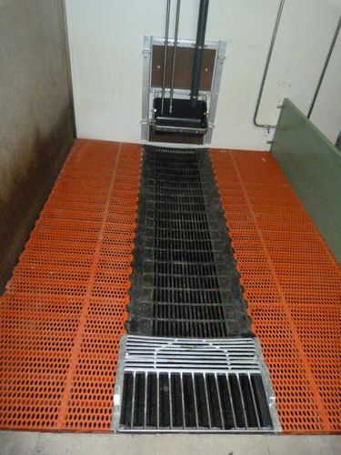 塑料漏粪板 - APA Floors B.V. - 不锈钢 / 玻璃纤维 / 用于养猪场