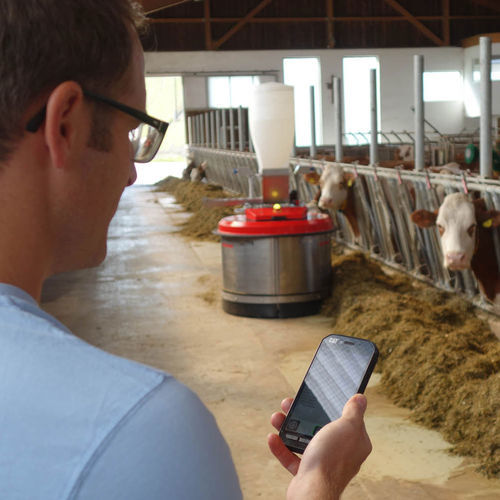 机械手草料推料车 - FARO  - Schauer Agrotronic GmbH - 自动