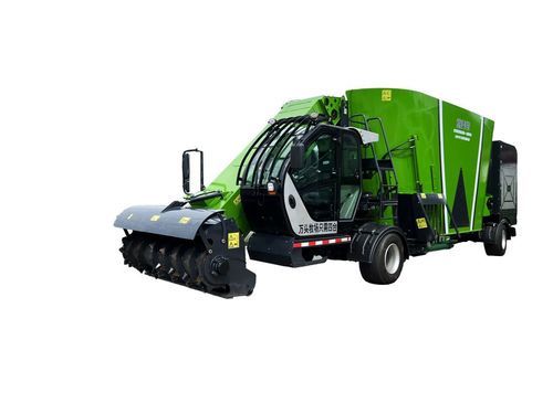 自走式立式饲料搅拌机 - 12CBM - Tai'an Yimeite Machinery Co., Ltd. - 立式 / 悬挂式 / 侧边卸载