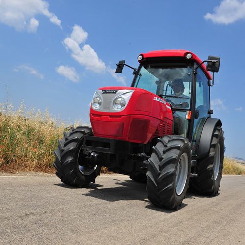 窄轮距拖拉机 - F series - McCormick USA - 动力换向 / 带驾驶室 / 三点悬挂