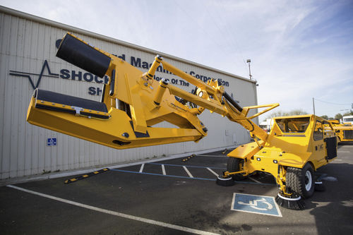 杏仁振动采摘机 - V Series  - Wesco Trailers by Orchard Machinery Corp. - 美洲山核桃 / 自走式 / 液压