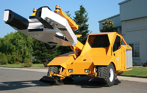 杏仁摇树机 / 美洲山核桃 / 自走式 / 液压