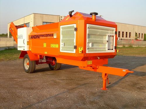 牵引式树枝粉碎机 - BIOMATICH89 - GANDINI MECCANICA Snc - PTO驱动 / 液压供给 / 带吊车