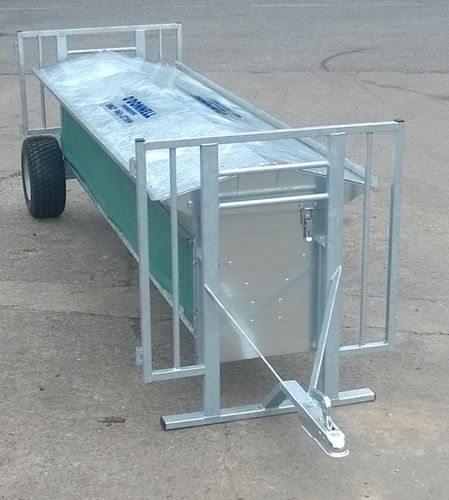 羔羊漏斗喂食器 - O'Donnell Engineering - 镀锌钢 / 多入口 / 拖挂式