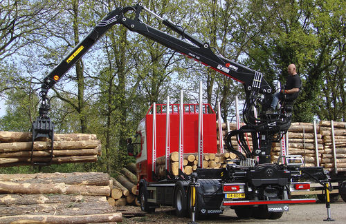 卡车安装式伐木起重机 - LOGLIFT 118S series - HIAB AB - 折臂式