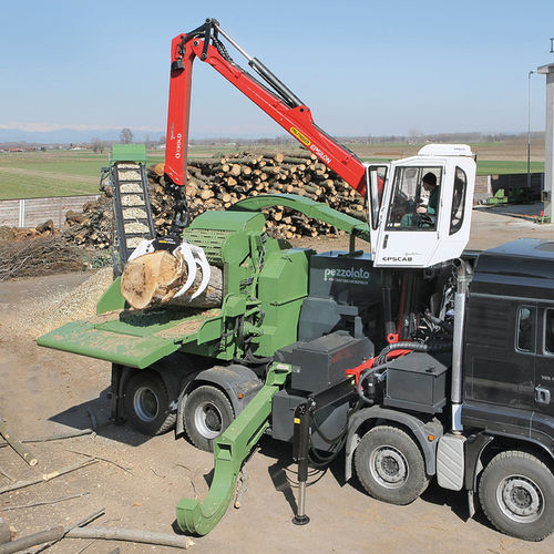 卡车安装式伐木起重机 - Q Series - EPSILON Kran GmbH - 折臂式 / 用于树枝粉碎机