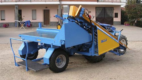 韭葱收割机 - P 250 - Carpi Meccanica Snc - 拖拉机悬挂 / 1行