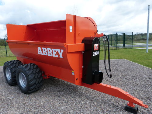 牵引式撒肥机 - Abbey Machinery Ltd. - 水平喷洒 / 单车轴
