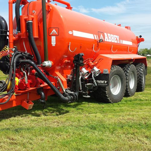 双车轴有机肥抛撒车 - Abbey Machinery Ltd. - 带肥料加注器 / 牵引式