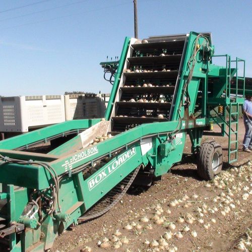 洋葱收割机 - Nicholson Machinery Ltd. - 牵引式