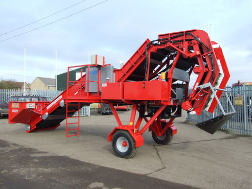 红甜菜除土装载机 - CL1200 - Nicholson Machinery Ltd. - 泥炭 / 土豆 / 牵引式