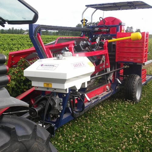 覆盆子收割机 - JAREK 5R - JAGODA JPS Agromachines - 浆果 / 牵引式 / 1行
