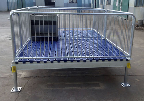 条缝地板妊娠猪舍 - Weaning Stall_2 - Qingdao Deba Brother Machinery Co.,Ltd - 带有喂水器