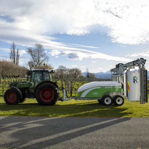 牵引式喷雾机 - R-Series Recycling Vineyard Sprayer - FMR Group - 葡萄栽培 / 液压 / 折叠臂式