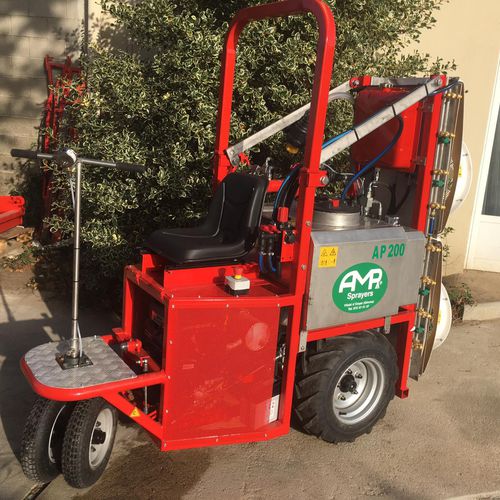 自走式喷雾机 - AP200 - tornadosprayers - 园艺 / 液压 / 带有膜片泵