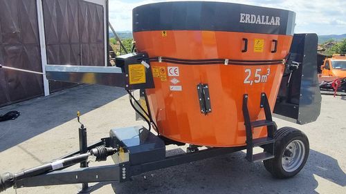 立式立式饲料搅拌机 - MAK-2,5-11 - ERDALLAR AGRICULTURAL MACHINERY - 牵引式 / 拖拉机悬挂 / 侧边卸载