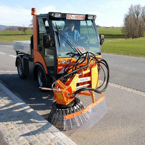 刷式除草机 - FWK702 - FIEDLER Maschinenbau und Technikvertrieb GmbH - 机械 / 悬挂式