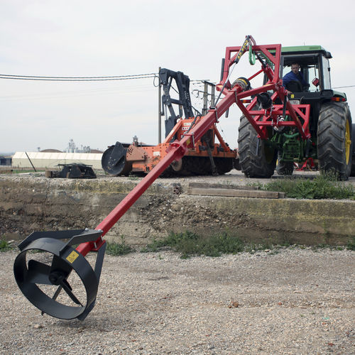 PTO驱动肥料搅拌机 - AG5500 - MAQUINARIA AGRICOLA FERRO S.A - 倾斜
