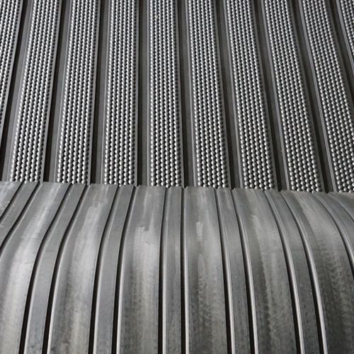 橡胶地垫 - Nanjing Bonzer Rubber & Plastic Co., Ltd. - 农业建筑用 / 防滑 / 凹凸